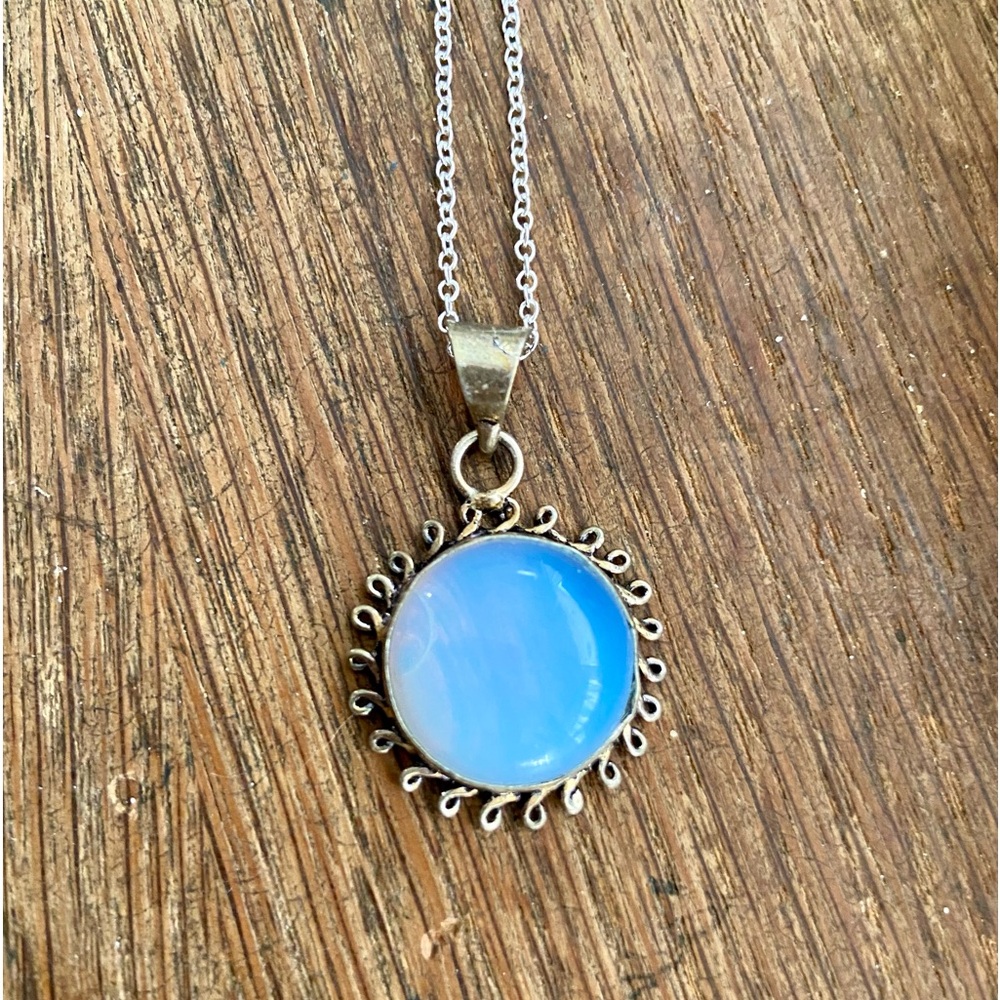 Round opalite gemstone necklace NWOT